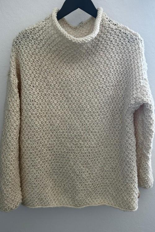 Sticken, Häkeln, Knüpfen, Stricken